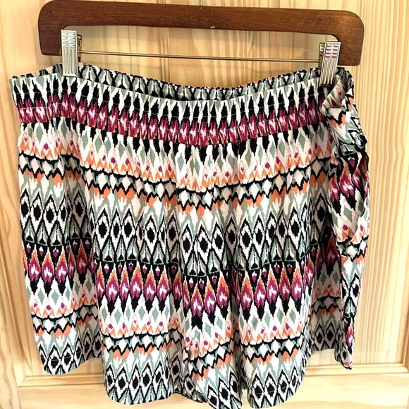 Wildfox Pants - Wildfox Boho Pull-On Elastic Shorts. Size XL.